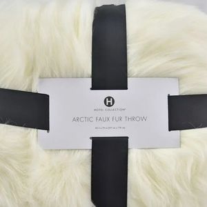 Hotel Collection Fox Arctic Faux Fur Throw 50" x 70" Ivory Snow White MSRP$400